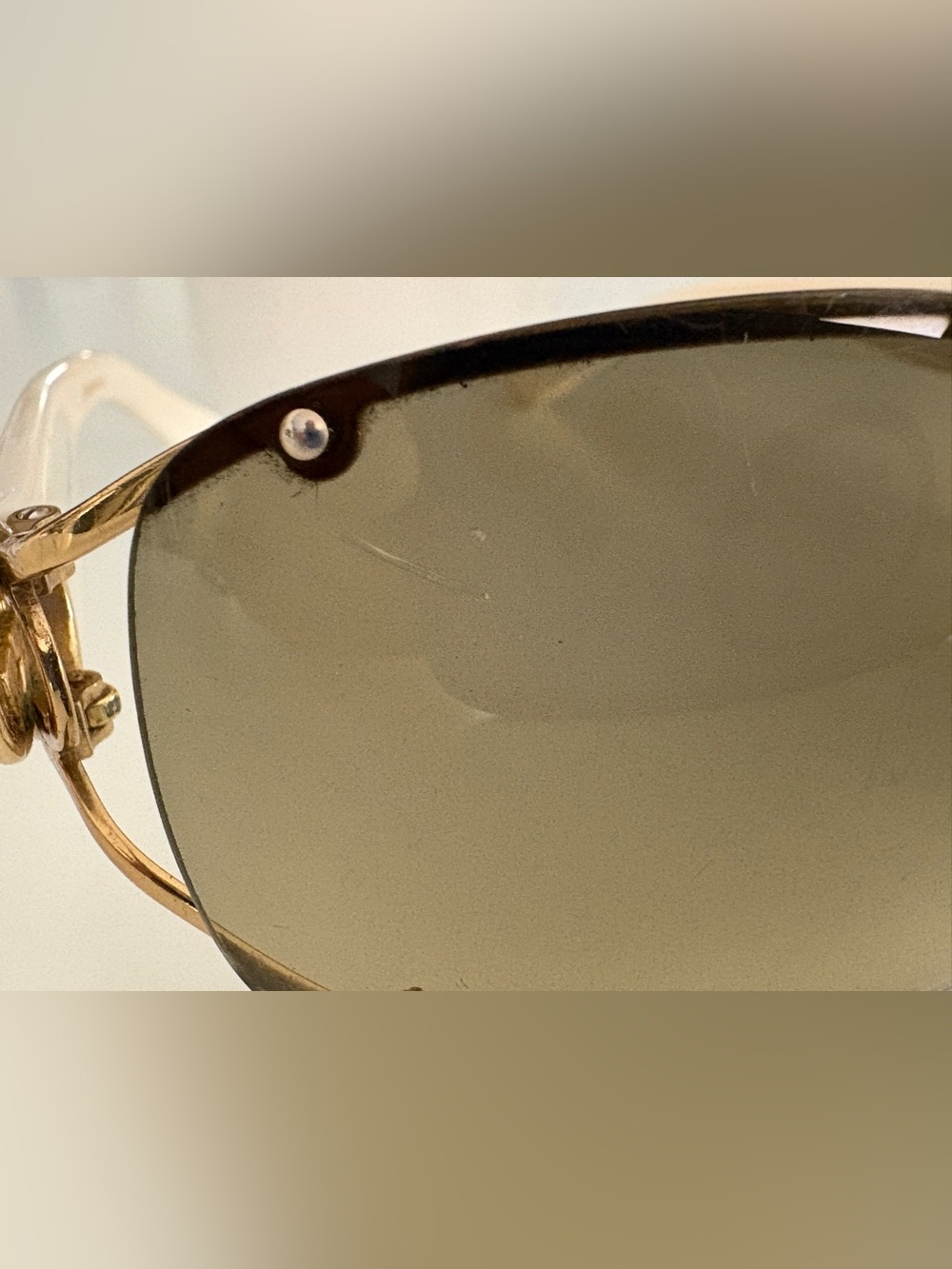 Gucci White Frame Sunglasses with Brown Gradient Lenses and Gold Emblemvintage - Picture 10 of 10